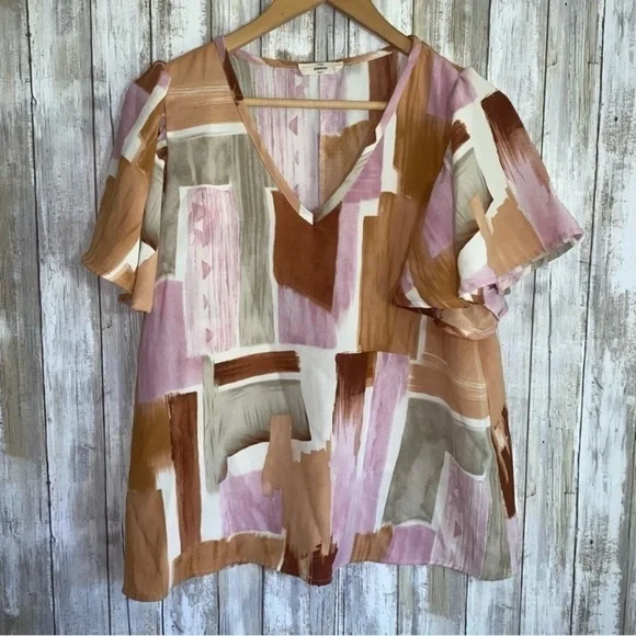 Entro Violet Skye Flutter Sleeve Blouse - Picture 3 of 8